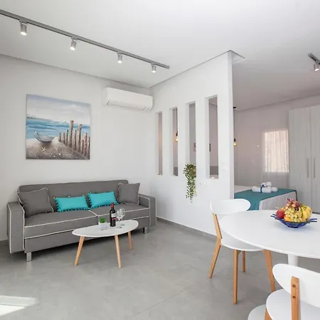 The Azure Blue פליראקי